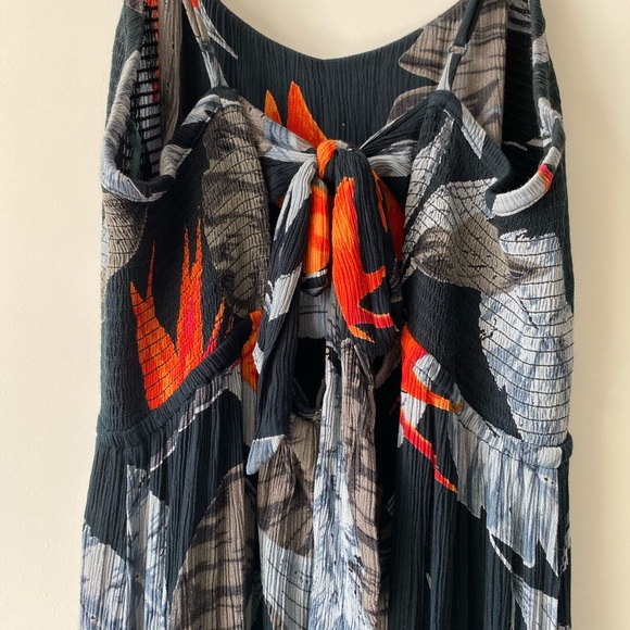 Maxi Dress With Tie Back - Picture 4 of 5